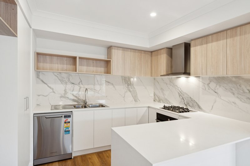Photo - 16 Pendower Way, Werribee VIC 3030 - Image 3