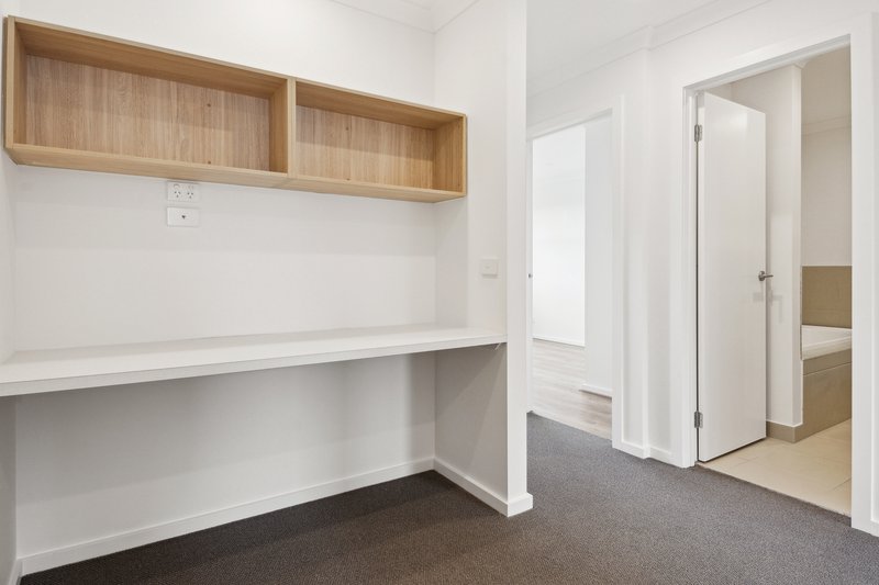 Photo - 16 Pendower Way, Werribee VIC 3030 - Image 7