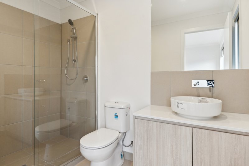 Photo - 16 Pendower Way, Werribee VIC 3030 - Image 8