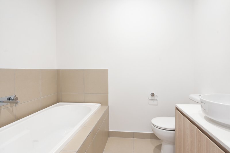 Photo - 16 Pendower Way, Werribee VIC 3030 - Image 9