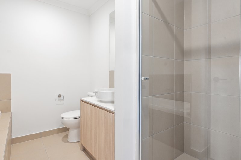 Photo - 16 Pendower Way, Werribee VIC 3030 - Image 10