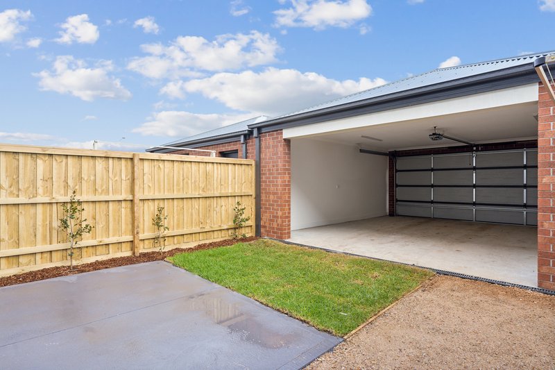 Photo - 16 Pendower Way, Werribee VIC 3030 - Image 11