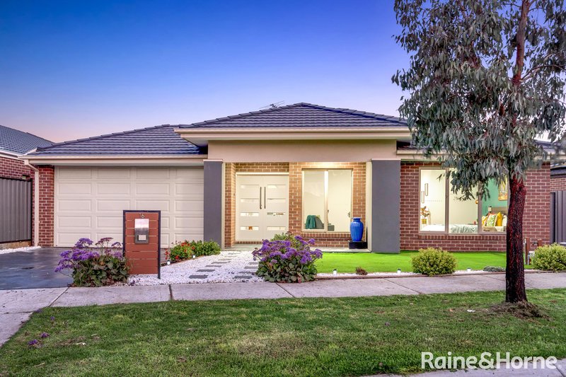 16 Peninsula Crescent, Craigieburn VIC 3064