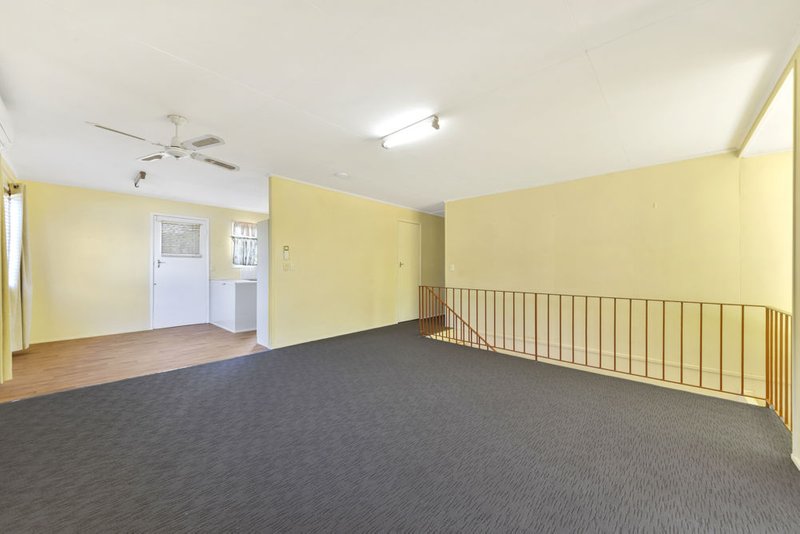 Photo - 16 Penson Court, Kallangur QLD 4503 - Image 3