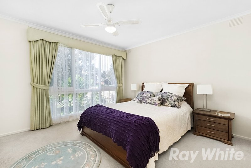 Photo - 16 Pentland Court, Glen Waverley VIC 3150 - Image 6