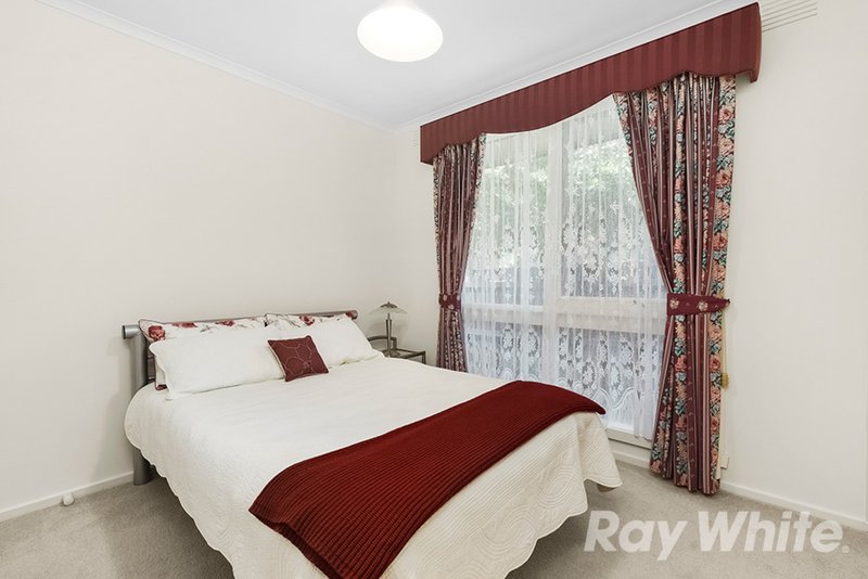 Photo - 16 Pentland Court, Glen Waverley VIC 3150 - Image 7