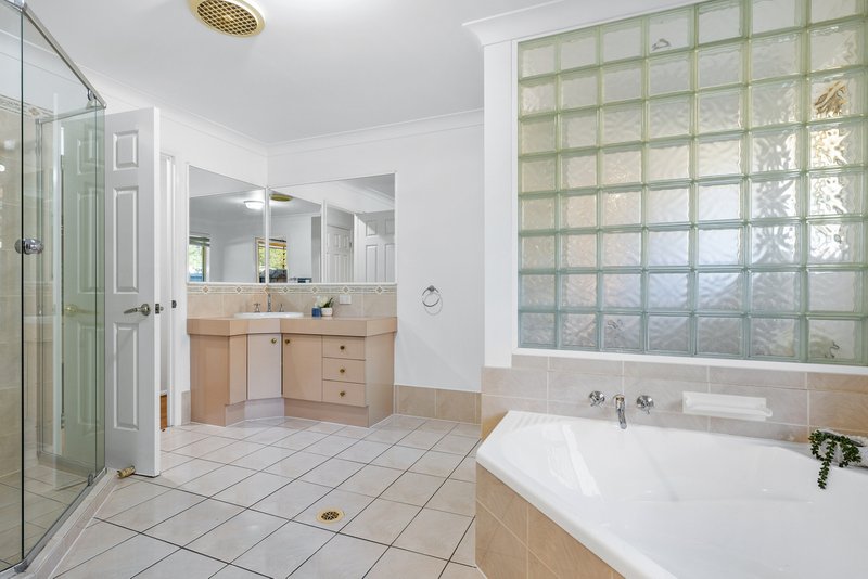 Photo - 16 Peterson Place, Bridgeman Downs QLD 4035 - Image 12