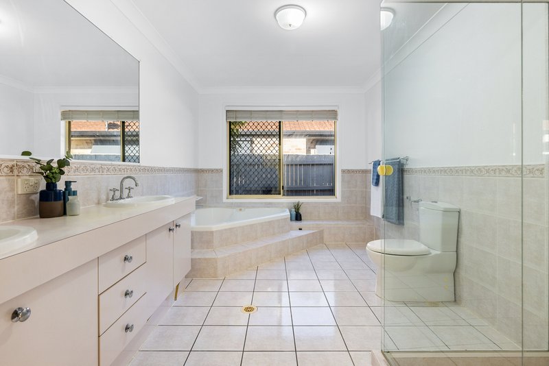 Photo - 16 Peterson Place, Bridgeman Downs QLD 4035 - Image 18