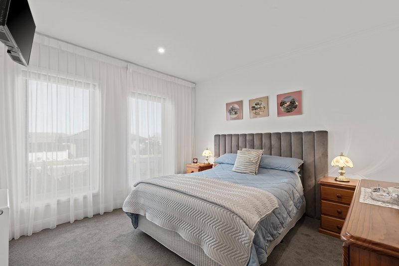 Photo - 16 Petkell Parade, Grovedale VIC 3216 - Image 11