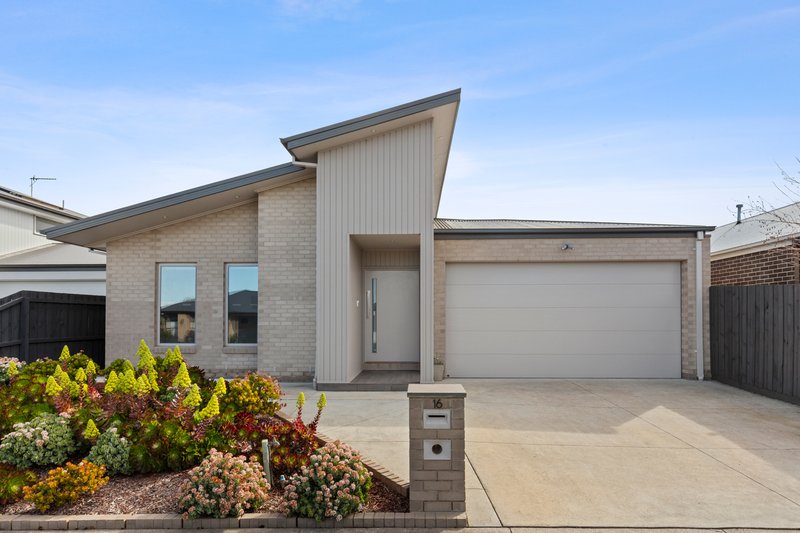Photo - 16 Petkell Parade, Grovedale VIC 3216 - Image 17