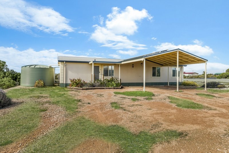 Photo - 16 Petrel Crescent, Thompson Beach SA 5501 - Image 3