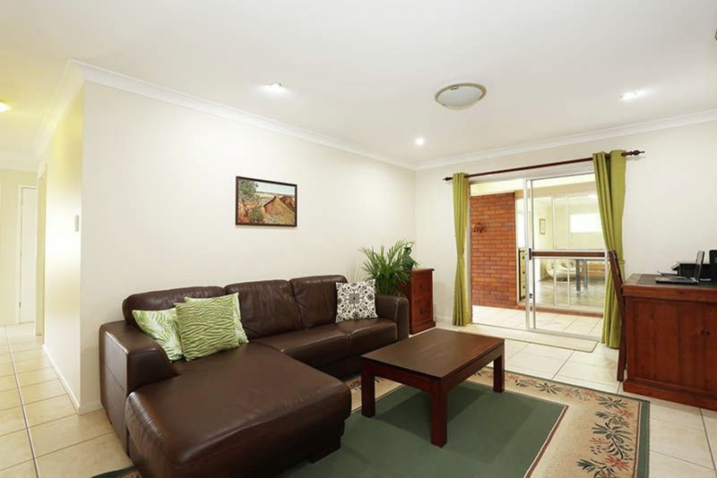 Photo - 16 Petrina Street, Eight Mile Plains QLD 4113 - Image 3