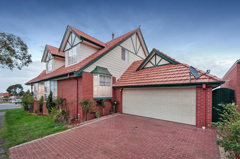 Photo - 16 Pickersgill Crescent, Roxburgh Park VIC 3064 - Image 2