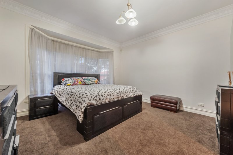 Photo - 16 Pickersgill Crescent, Roxburgh Park VIC 3064 - Image 10