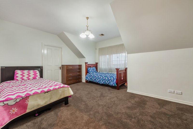 Photo - 16 Pickersgill Crescent, Roxburgh Park VIC 3064 - Image 12