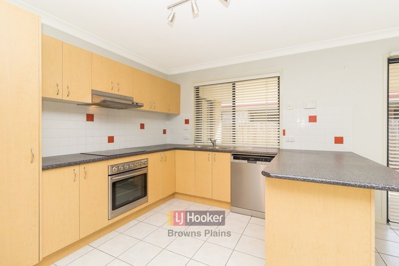 Photo - 16 Pidgeon Boulevard, Crestmead QLD 4132 - Image 2