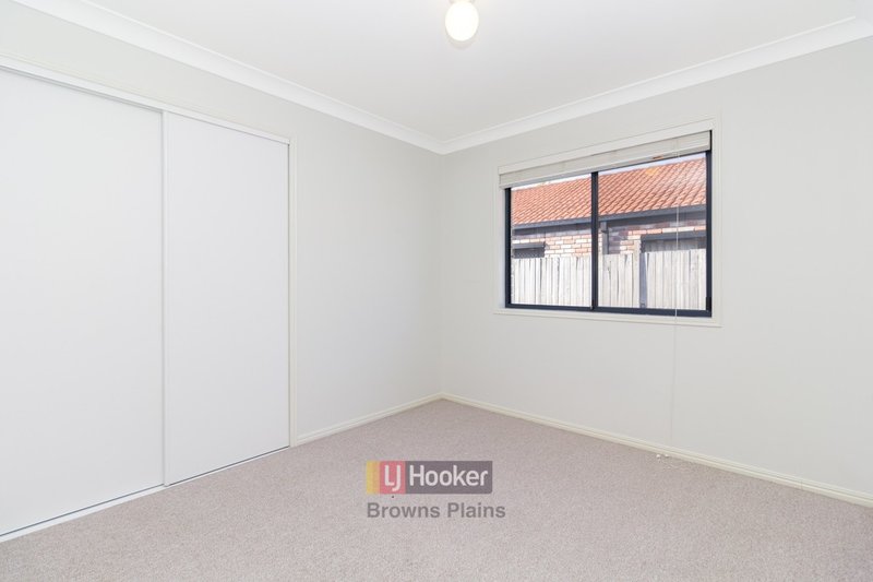 Photo - 16 Pidgeon Boulevard, Crestmead QLD 4132 - Image 4