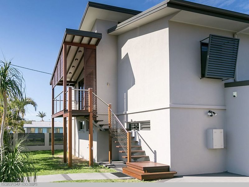 Photo - 16 Pilot Street, Urangan QLD 4655 - Image 2