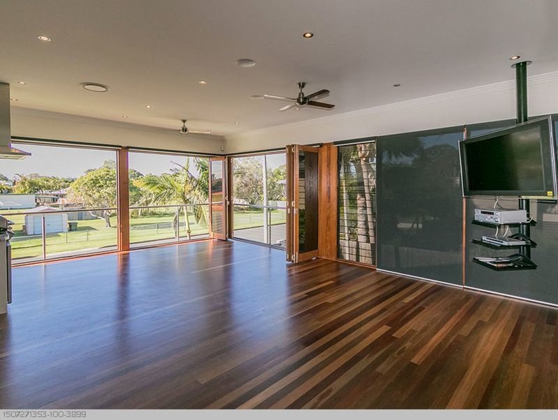 Photo - 16 Pilot Street, Urangan QLD 4655 - Image 9