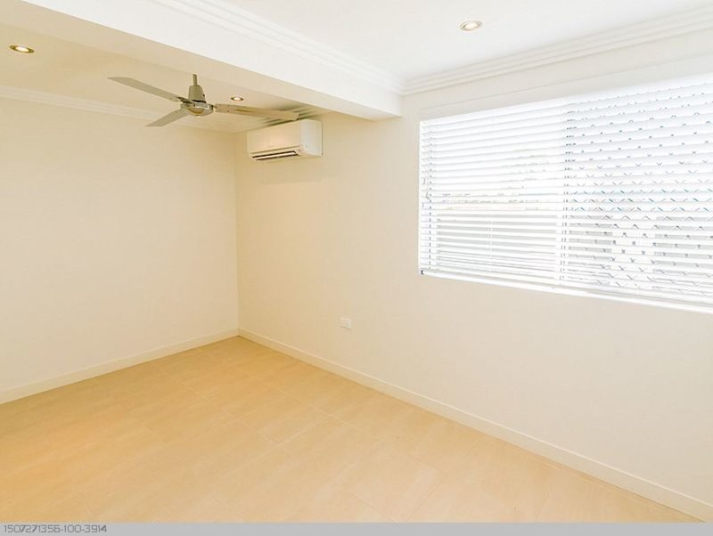 Photo - 16 Pilot Street, Urangan QLD 4655 - Image 20