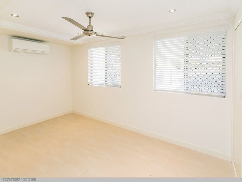 Photo - 16 Pilot Street, Urangan QLD 4655 - Image 22