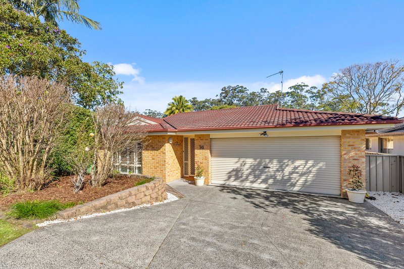 Photo - 16 Pineridge Close, Lisarow NSW 2250 - Image 1