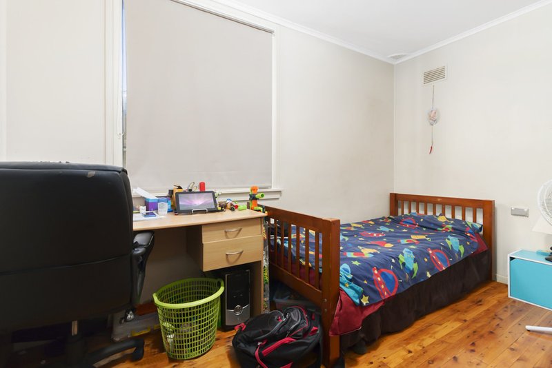 Photo - 16 Pinnacle Street, Sadleir NSW 2168 - Image 8