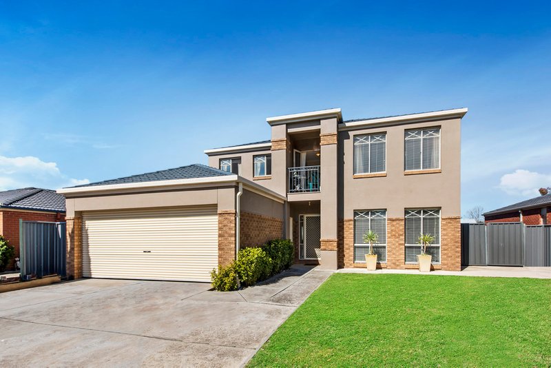 16 Pinnaroo Crescent, Burnside VIC 3023