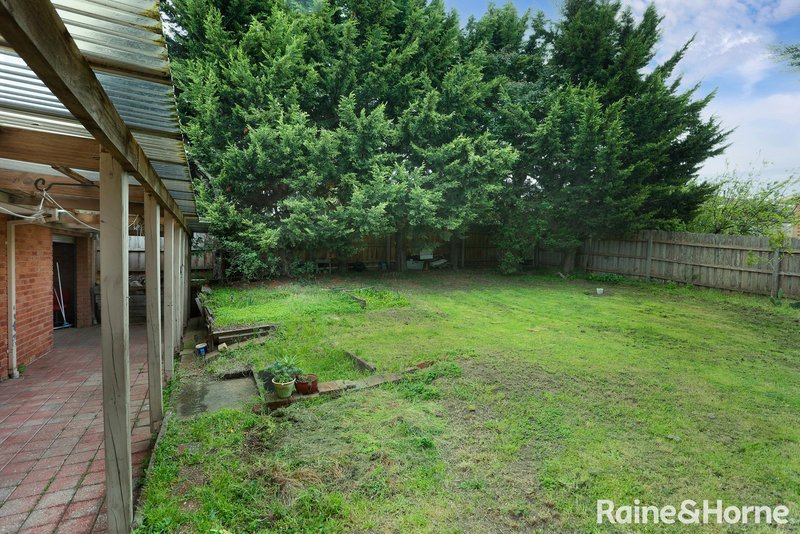 Photo - 16 Pinus Place, Meadow Heights VIC 3048 - Image 11