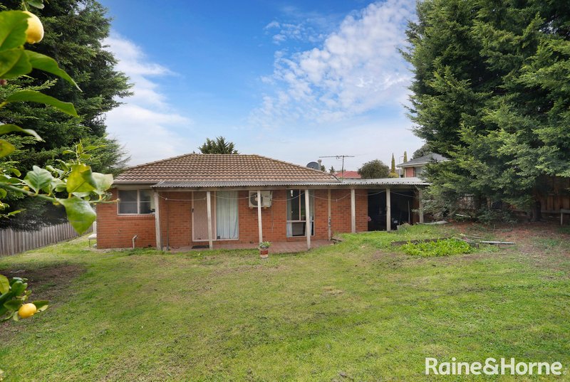 Photo - 16 Pinus Place, Meadow Heights VIC 3048 - Image 12