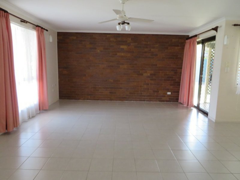 Photo - 16 Pleasant Avenue, Tannum Sands QLD 4680 - Image 4