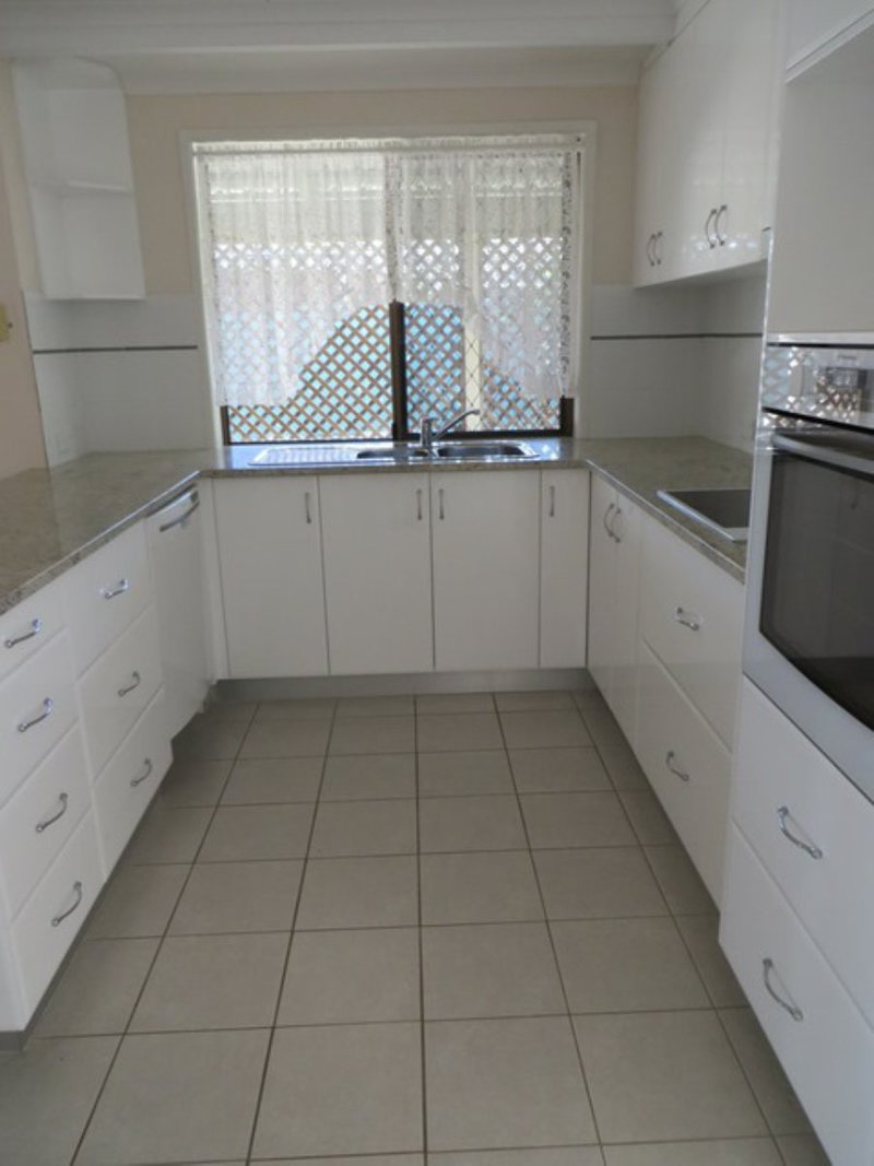 Photo - 16 Pleasant Avenue, Tannum Sands QLD 4680 - Image 6