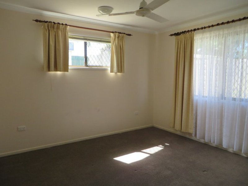 Photo - 16 Pleasant Avenue, Tannum Sands QLD 4680 - Image 11