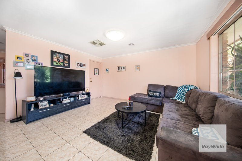 Photo - 16 Poa Court, Delahey VIC 3037 - Image 3