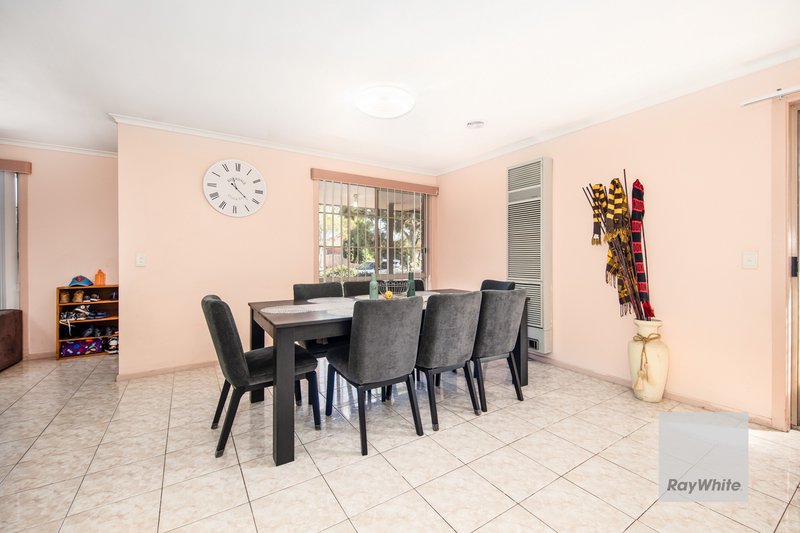 Photo - 16 Poa Court, Delahey VIC 3037 - Image 5