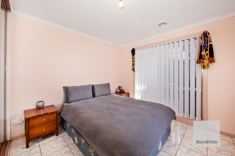 Photo - 16 Poa Court, Delahey VIC 3037 - Image 6