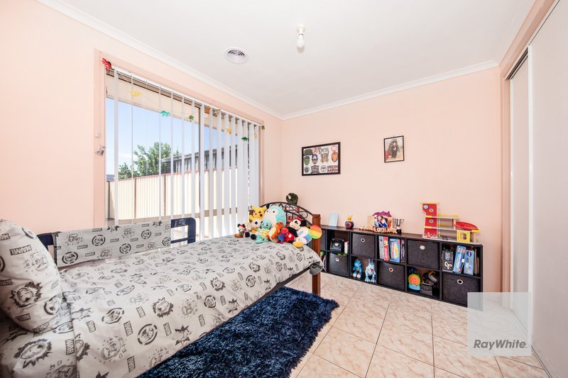 Photo - 16 Poa Court, Delahey VIC 3037 - Image 8