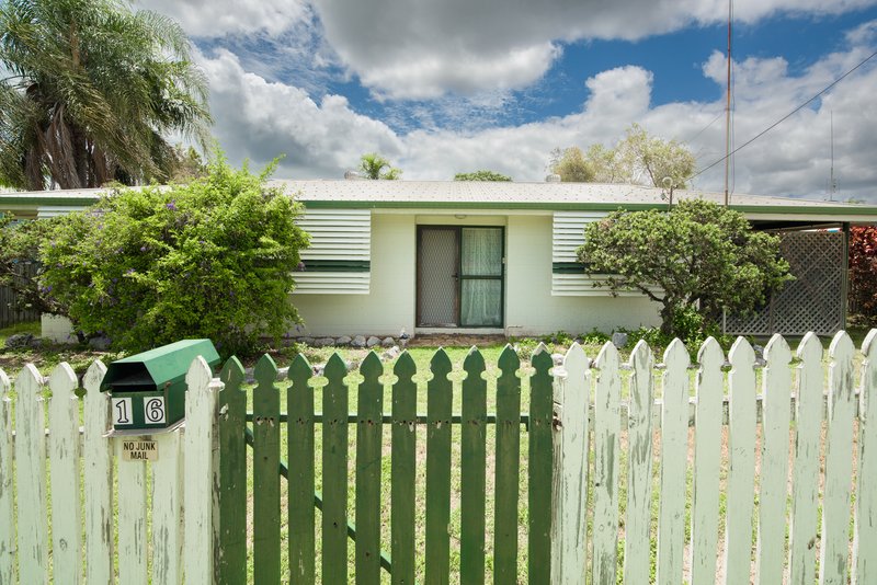 Photo - 16 Polmaise Street, Boyne Island QLD 4680 - Image 2