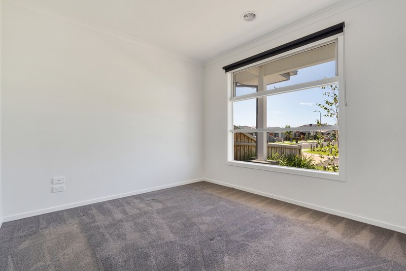 Photo - 16 Possum Drive, Beveridge VIC 3753 - Image 2