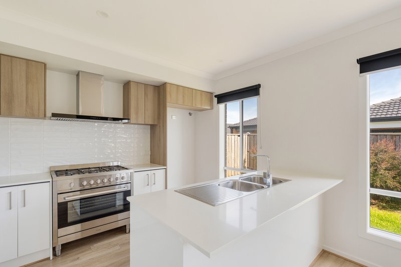 Photo - 16 Possum Drive, Beveridge VIC 3753 - Image 6