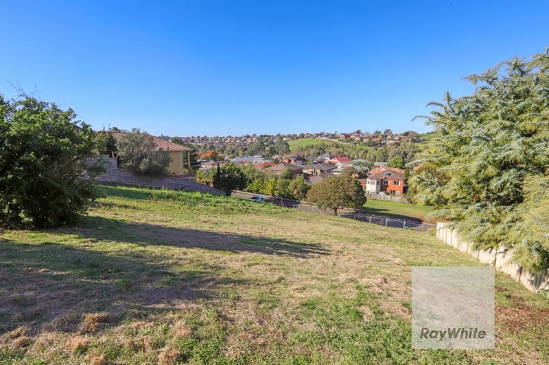 16 Primula Boulevard, Gowanbrae VIC 3043