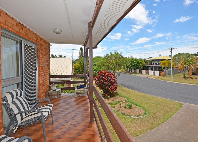 Photo - 16 Prince Street, Urangan QLD 4655 - Image 3