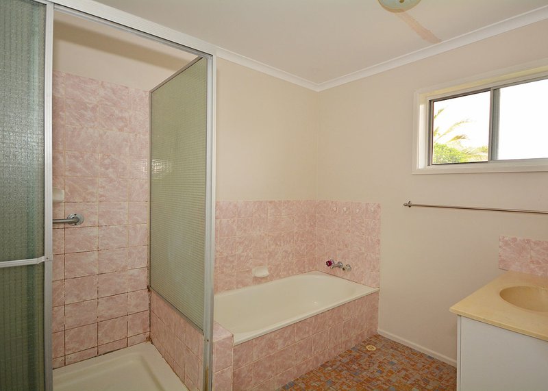 Photo - 16 Prince Street, Urangan QLD 4655 - Image 13