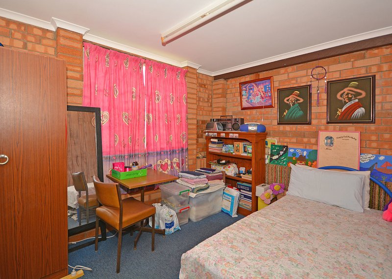 Photo - 16 Prince Street, Urangan QLD 4655 - Image 17