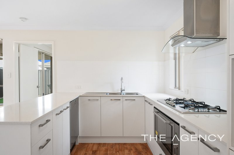 Photo - 16 Pumice Road, Treeby WA 6164 - Image 5