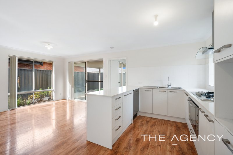 Photo - 16 Pumice Road, Treeby WA 6164 - Image 9