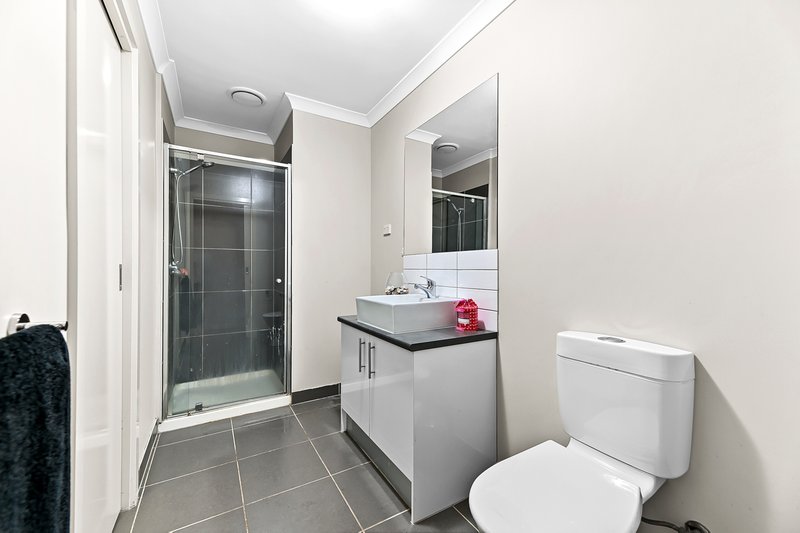 Photo - 16 Queenie Way, Cranbourne West VIC 3977 - Image 10