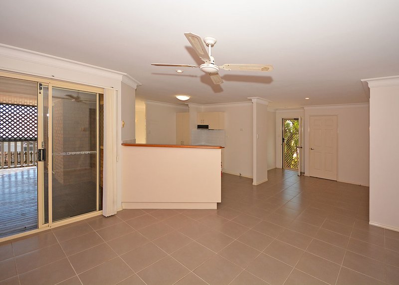 Photo - 16 Queensbury Grove, Urraween QLD 4655 - Image 6