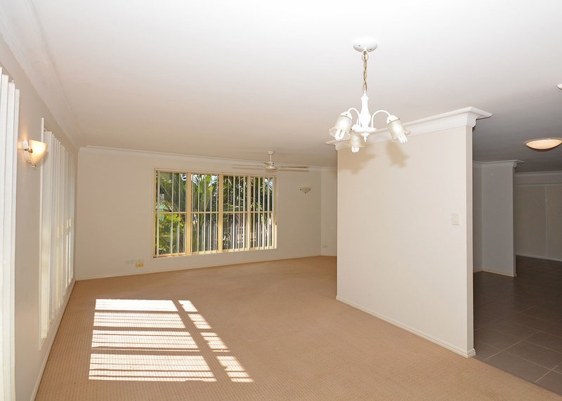 Photo - 16 Queensbury Grove, Urraween QLD 4655 - Image 7