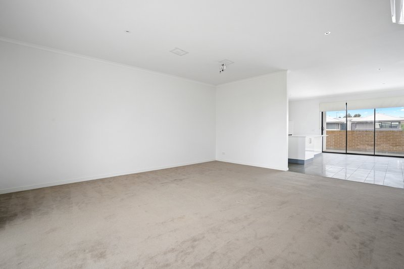 Photo - 16 Ramez Street, Mernda VIC 3754 - Image 6